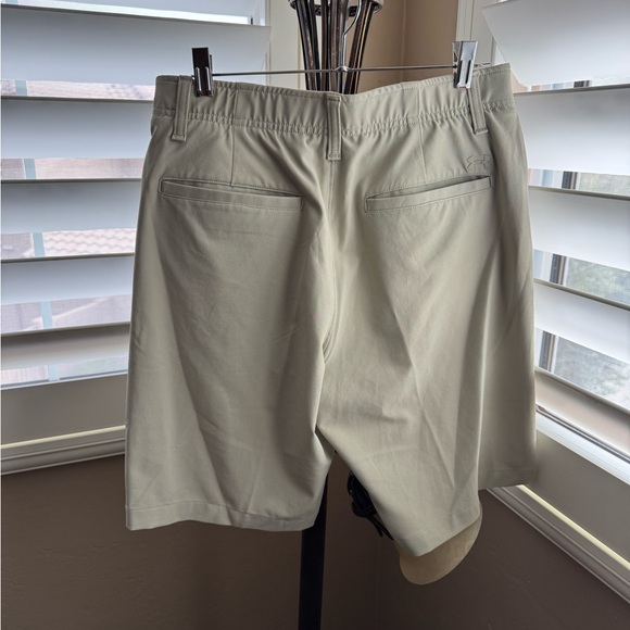 Under Armour men's straight fit golf shorts Size 30 - Picture 3 of 6